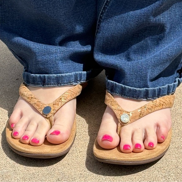 Vionic Mona Cork/Gold Flip Flops sz 9 Versatile 
Quality Functional Lightweight - Picture 4 of 13
